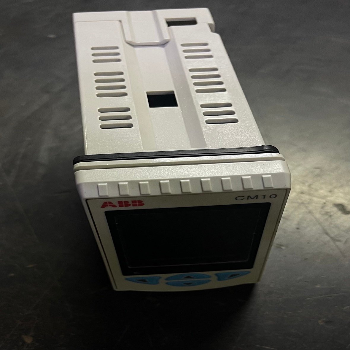 Commander C-100, marca ABB